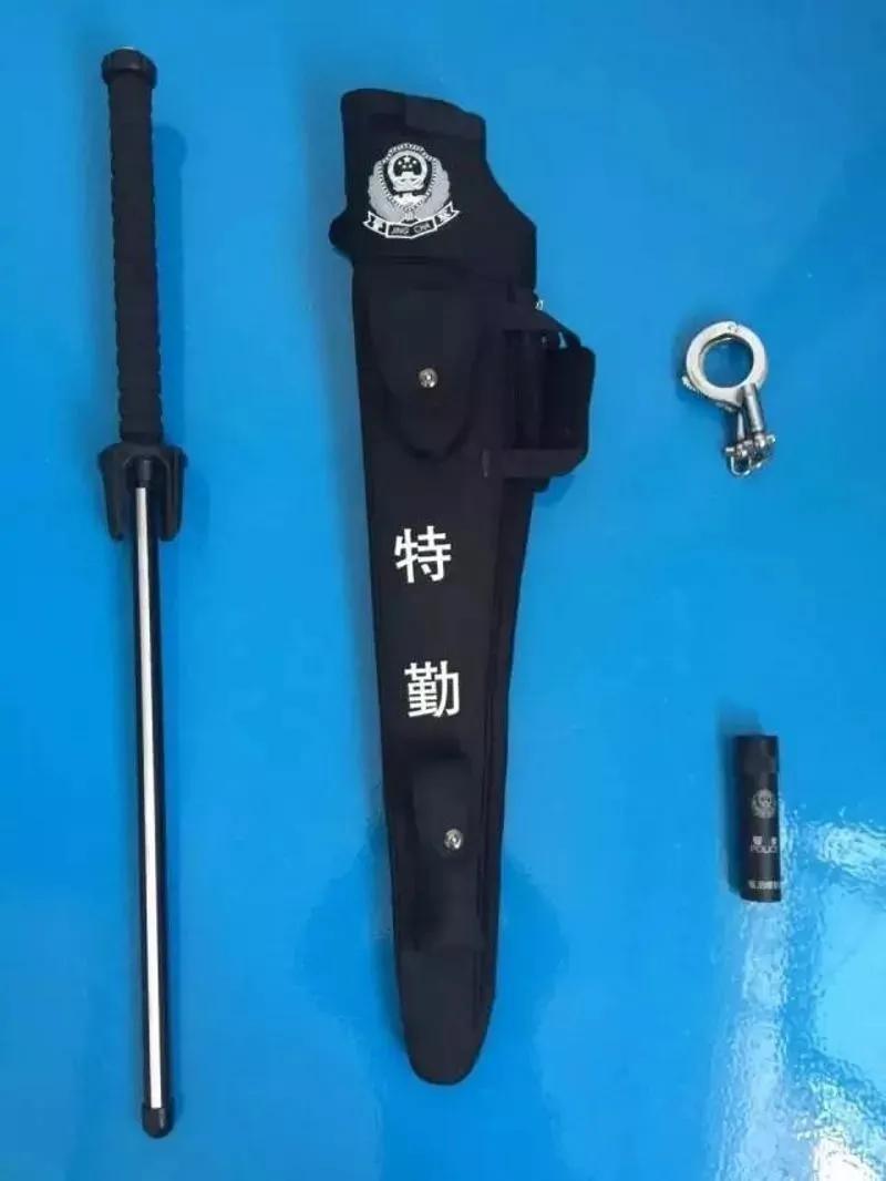 近日春运巡逻现场，武警战士背的“大宝剑”里面是什么？ - 知乎