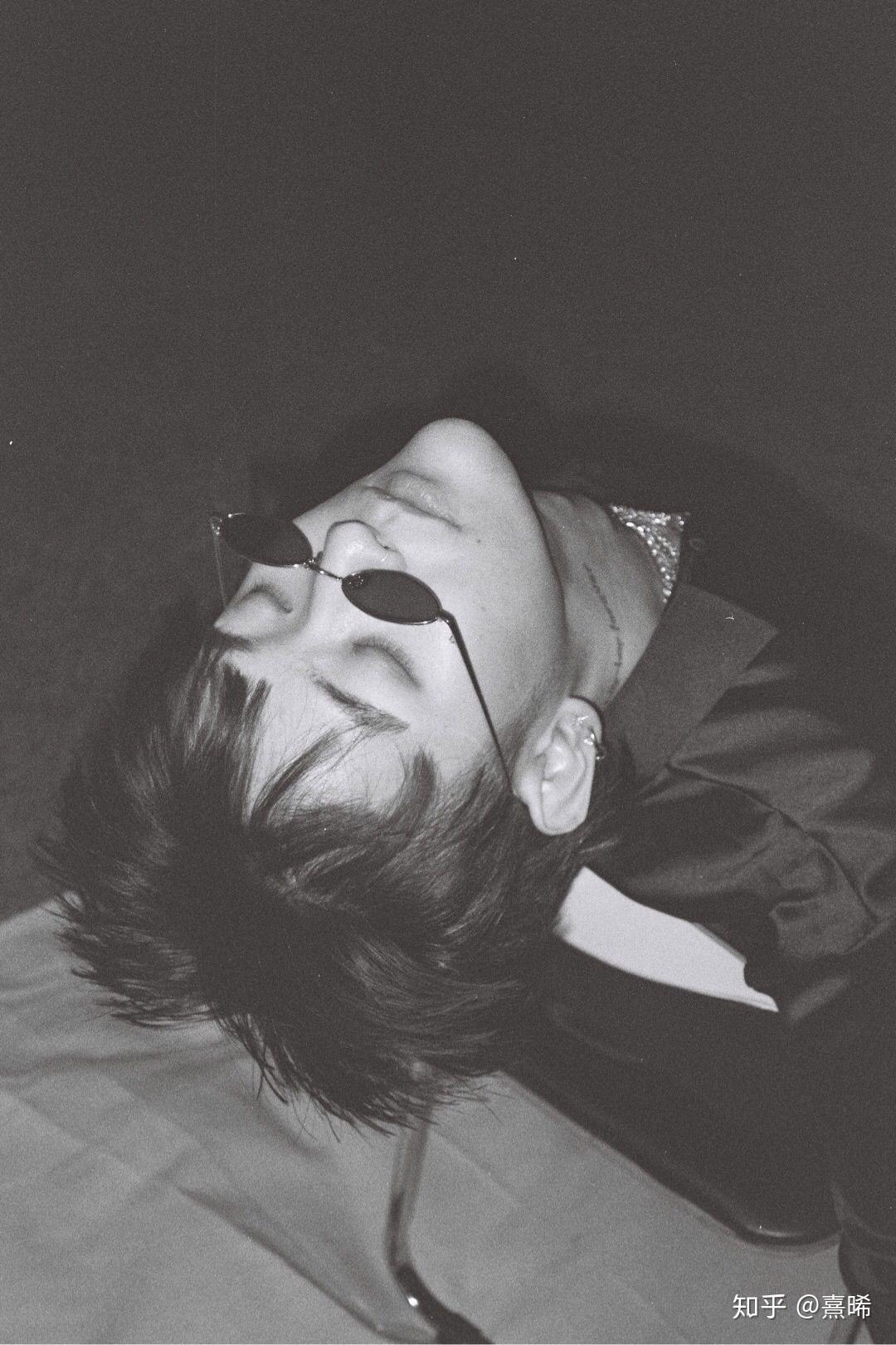 唱下坠falling的歌手corki是谁