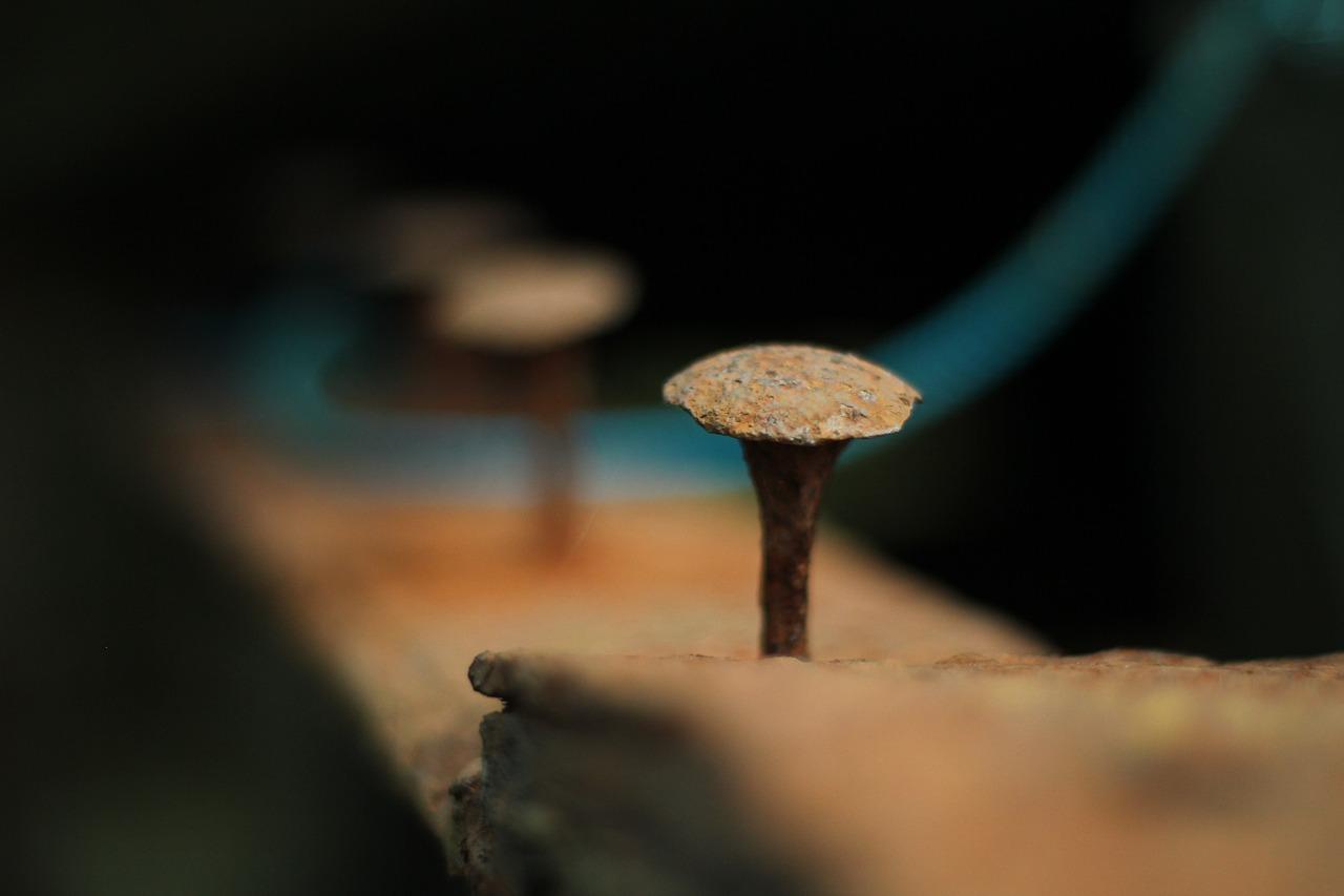 如何安装膨胀钉