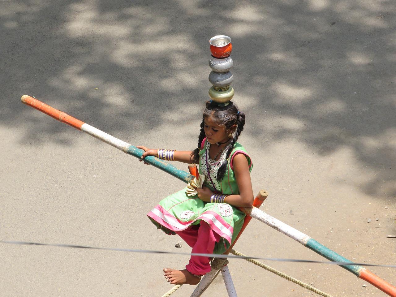 3. 时尚潮流购物区