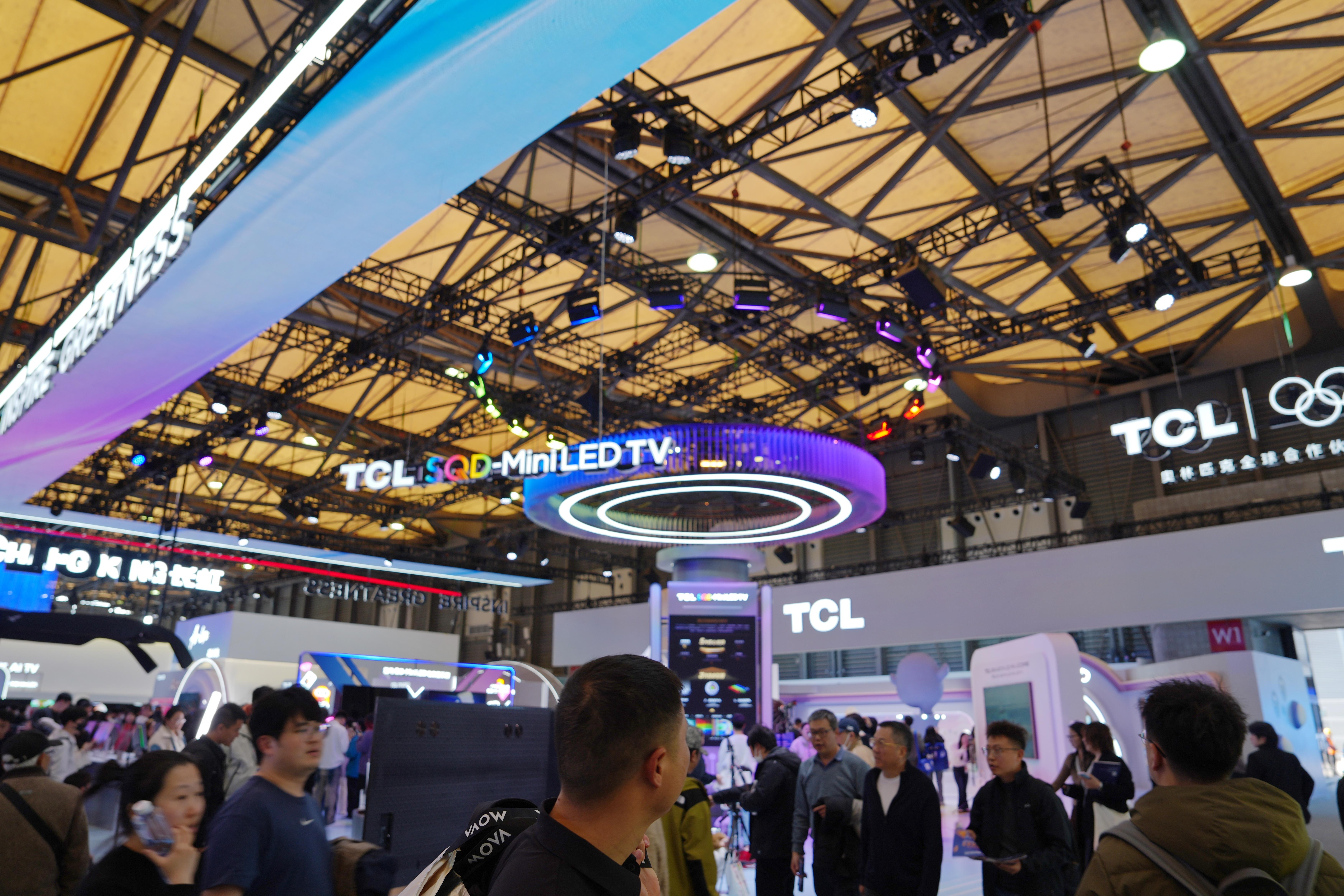 AWE 2026,TCL哪些影音新品值得关注?SQD-Mini LED旗舰电视、OLED+显示器惊艳亮相! - 知乎