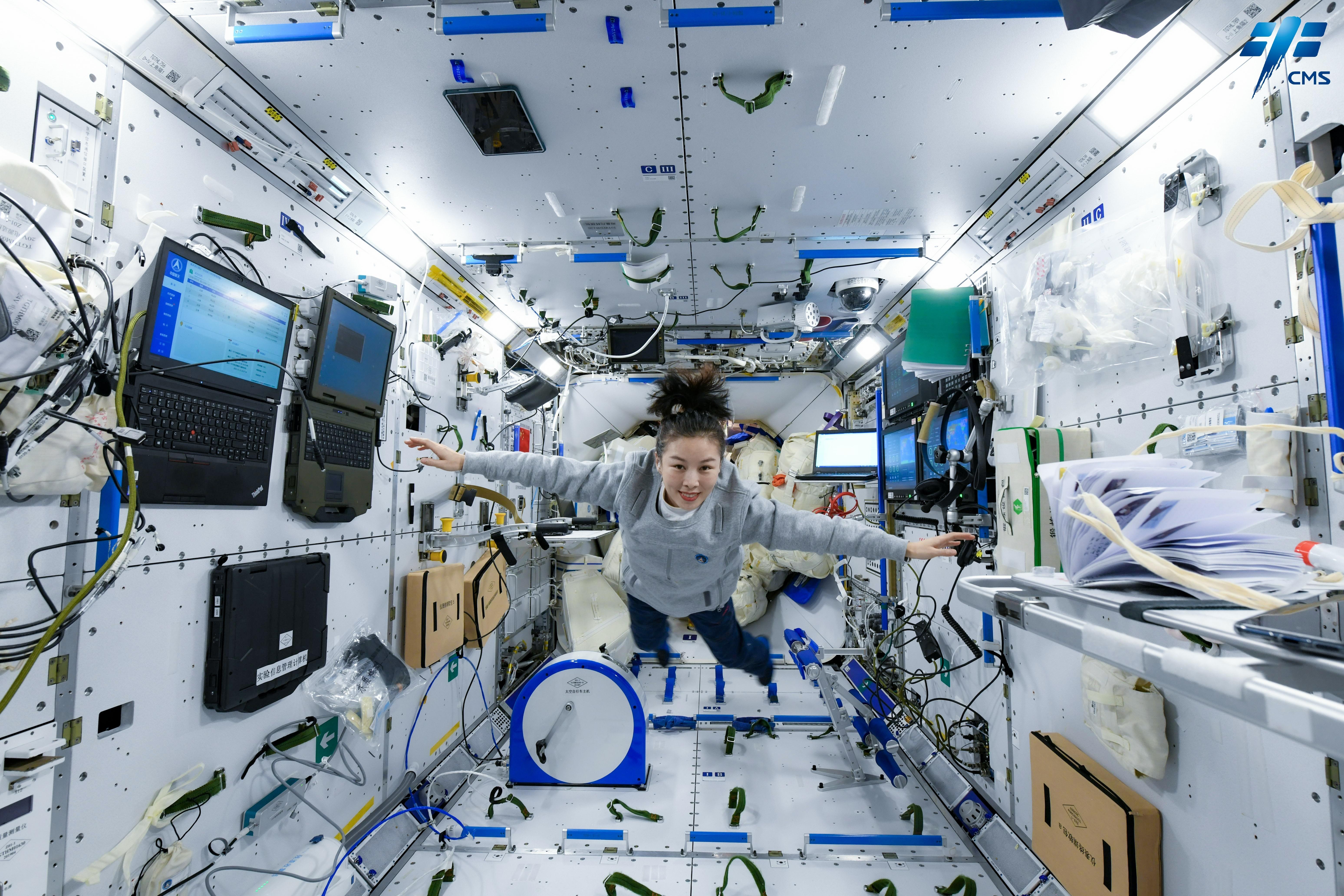 中国空间站内部背景图片