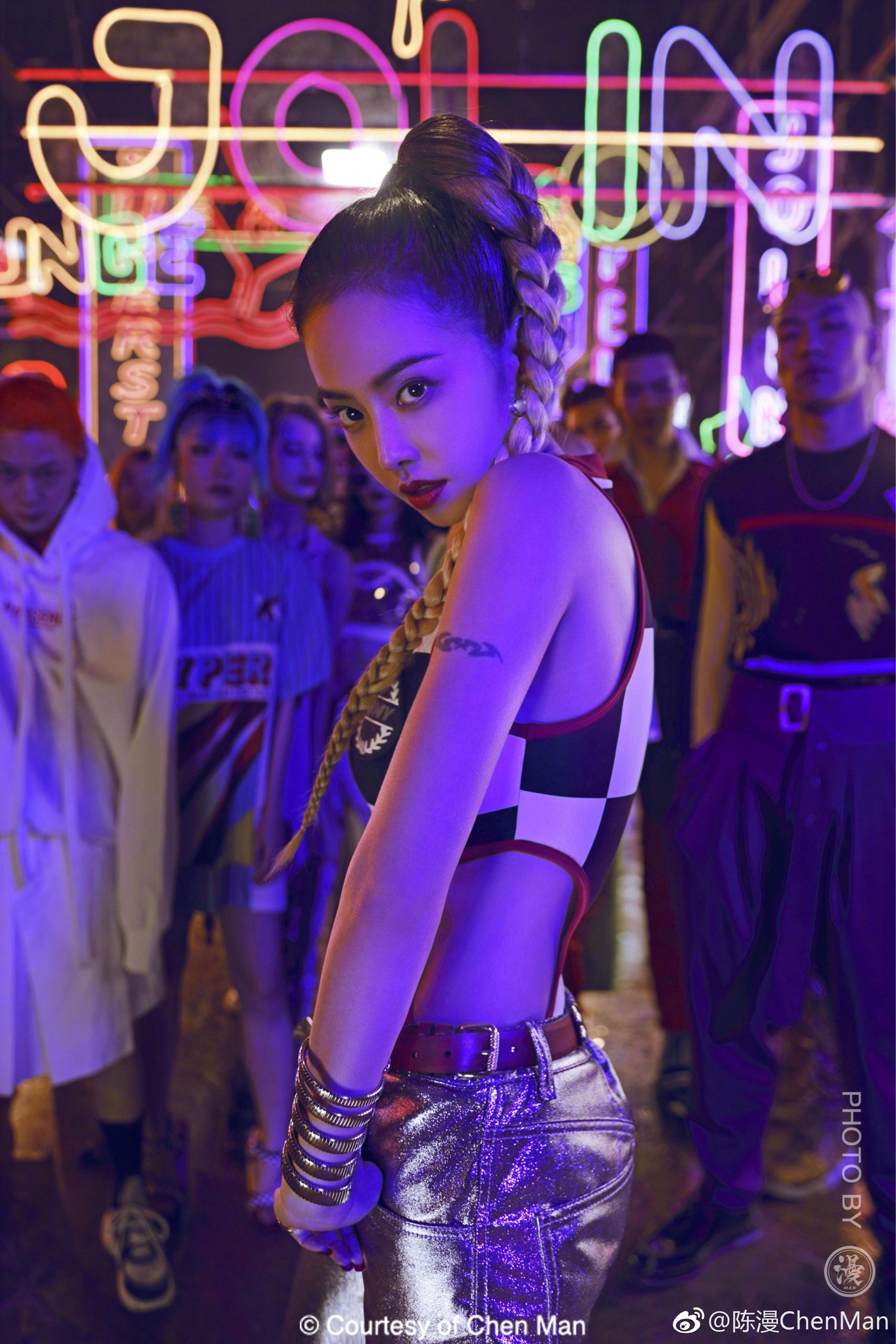 陈漫年纪轻轻为何已如此成功?