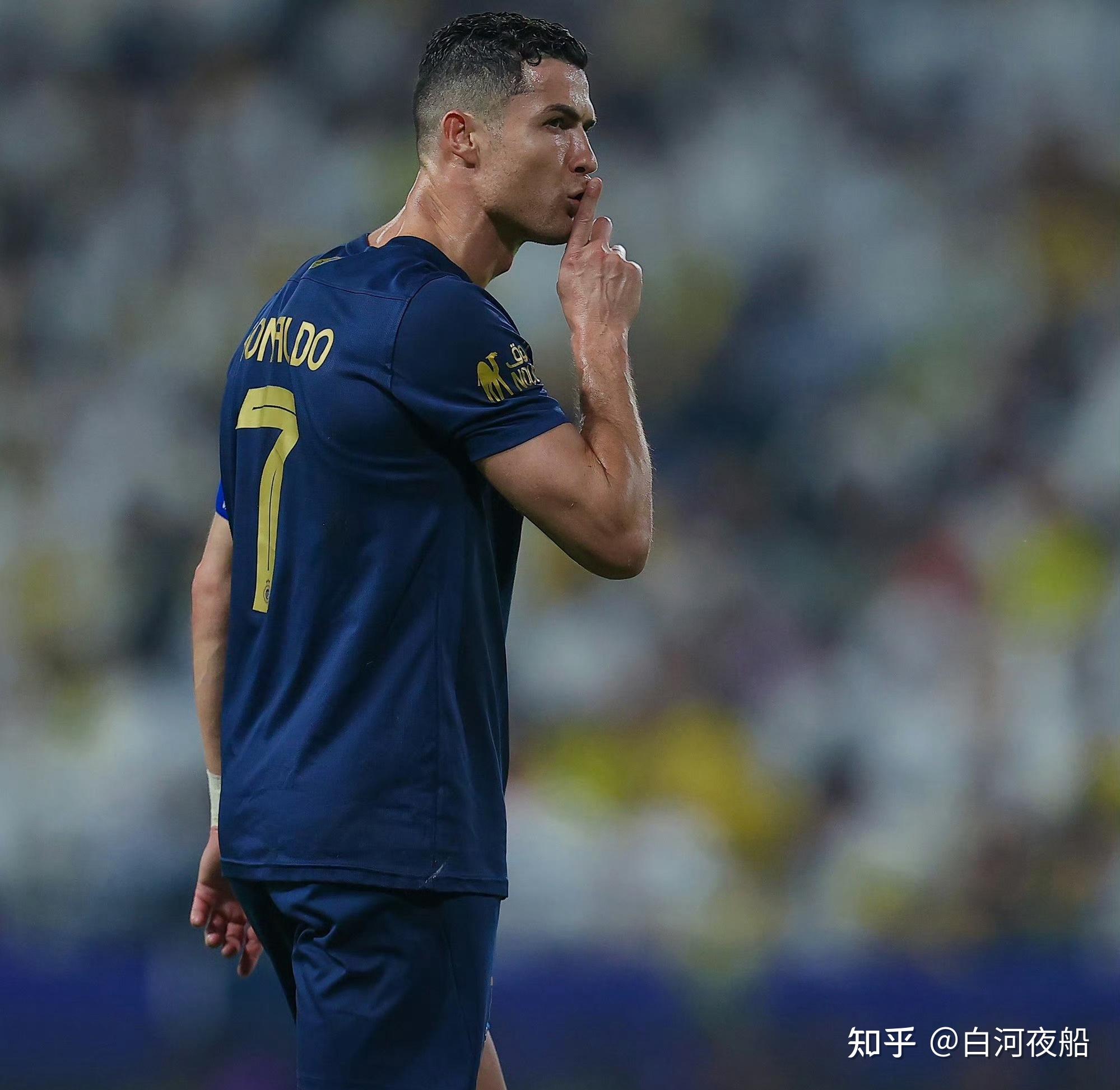 龙赛罗称梅西应该只有5个金球,c罗点赞并回复笑哭表情,如何评价这一