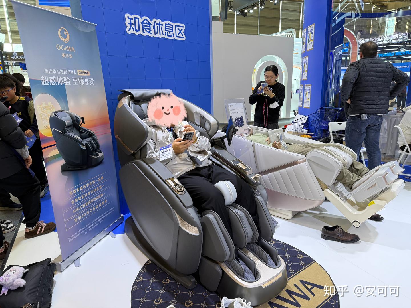 AWE展会上试完就忘不掉的按摩椅是高端享受还是噱头?7万级按摩椅到底值不值得买?真机实测奥佳华9598AI按摩机器人,和其他高端按摩椅差距究竟在哪里?