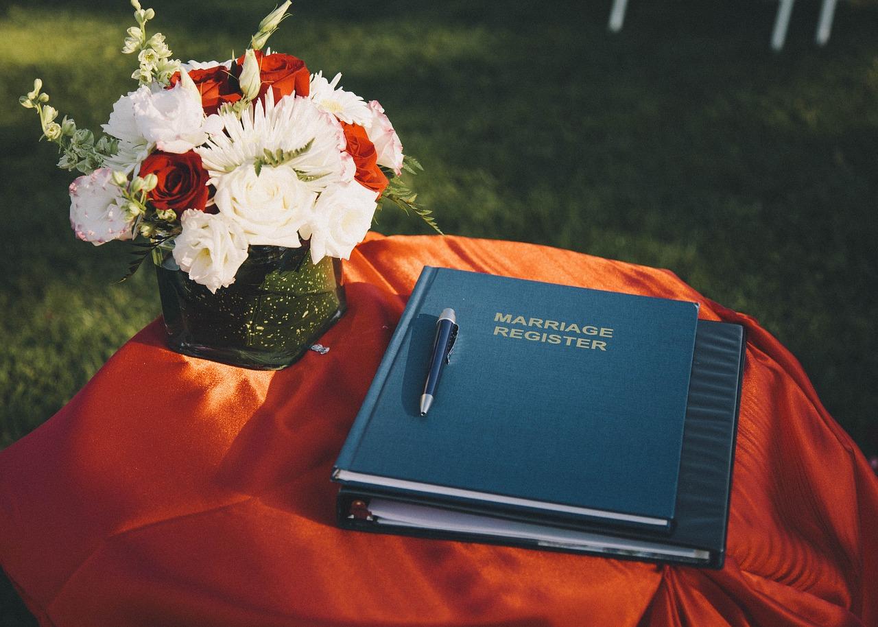 参加朋友的婚礼穿什么