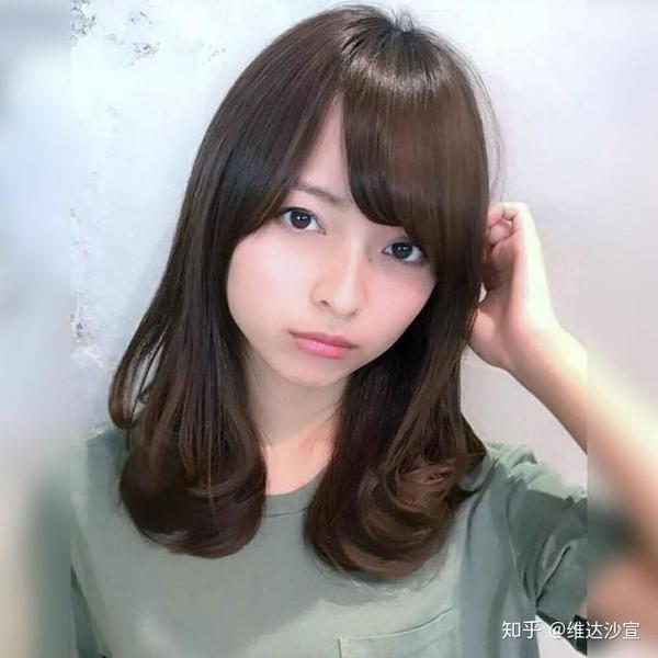 想剪一个脖子以上的短发,大家有没有珍藏的发型图 ?