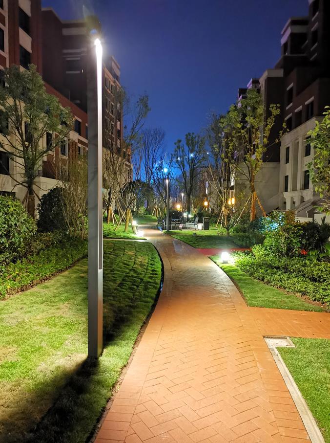 聊一下才收尾的小区户外景观照明