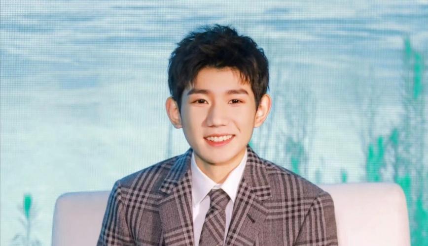 有哪些王源笑的很开心的图片? - 知乎