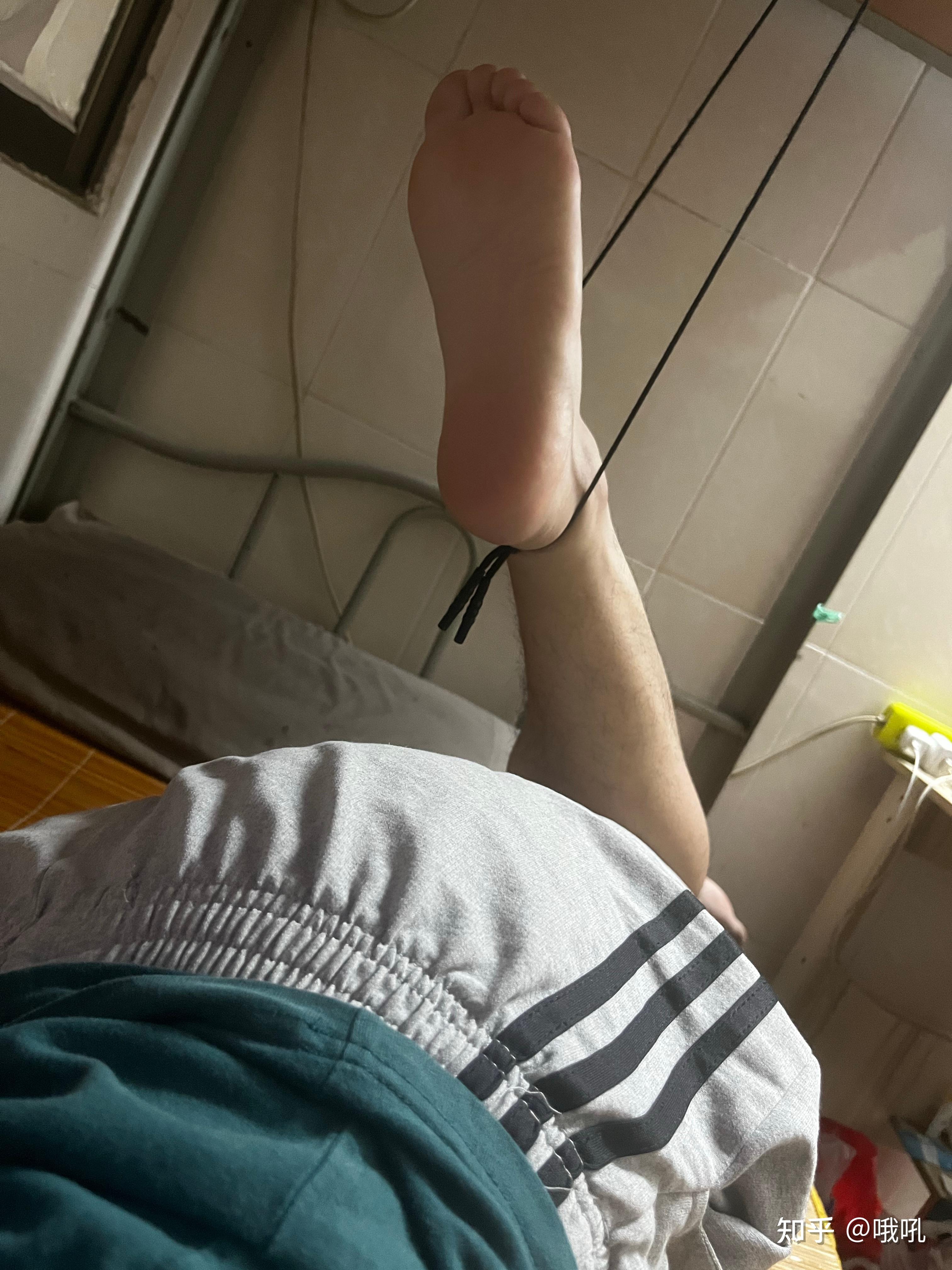 男生的脚什么样算好看?