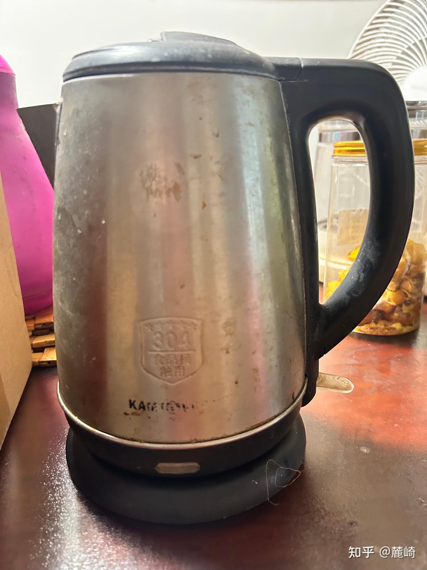 别再用不锈钢壶烧水了!荣事达99.9%纯钛烧水壶实测:无缝真钛壶,彻底告别金属味烧水!
