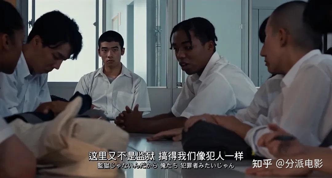 《昨日青春》豆瓣7.9,青春迷茫中的反乌托邦寓言!