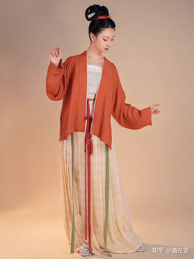 怎么看大宋宫词里后宫的服饰妆容及走路的姿态感官像演成了日系