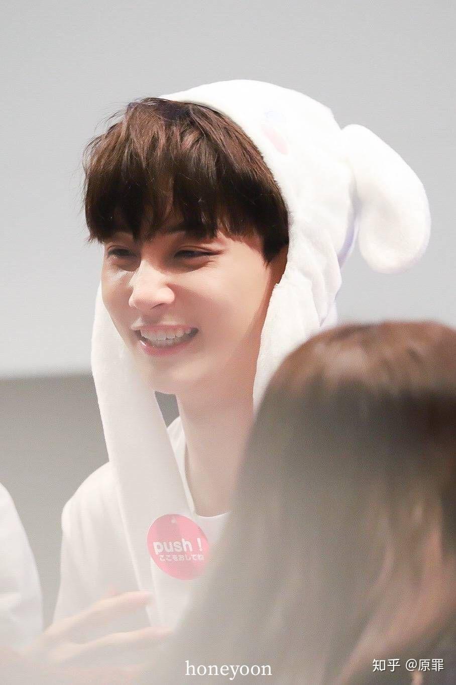 大家到底觉得seventeen的尹净汉好看还是nuest的崔珉起好看呢?