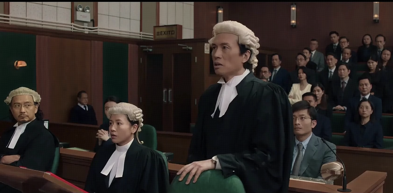 为什么影视剧中的律师在法庭上大喊大叫争辩，现实中就是念稿？