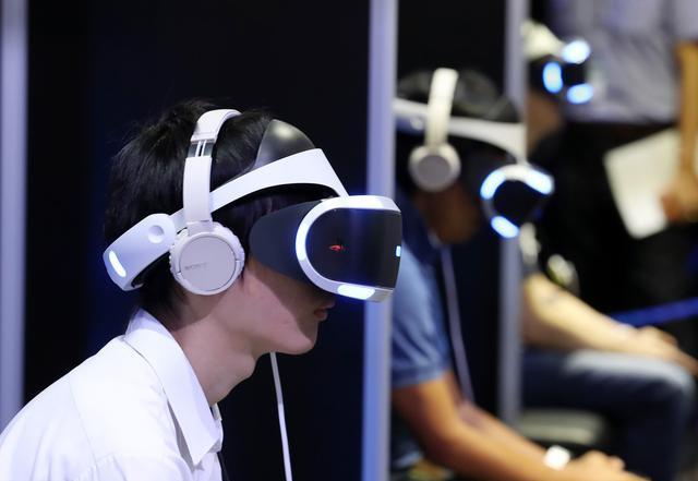 VR虚拟技术的应用,VR让世界更精彩! - 知乎