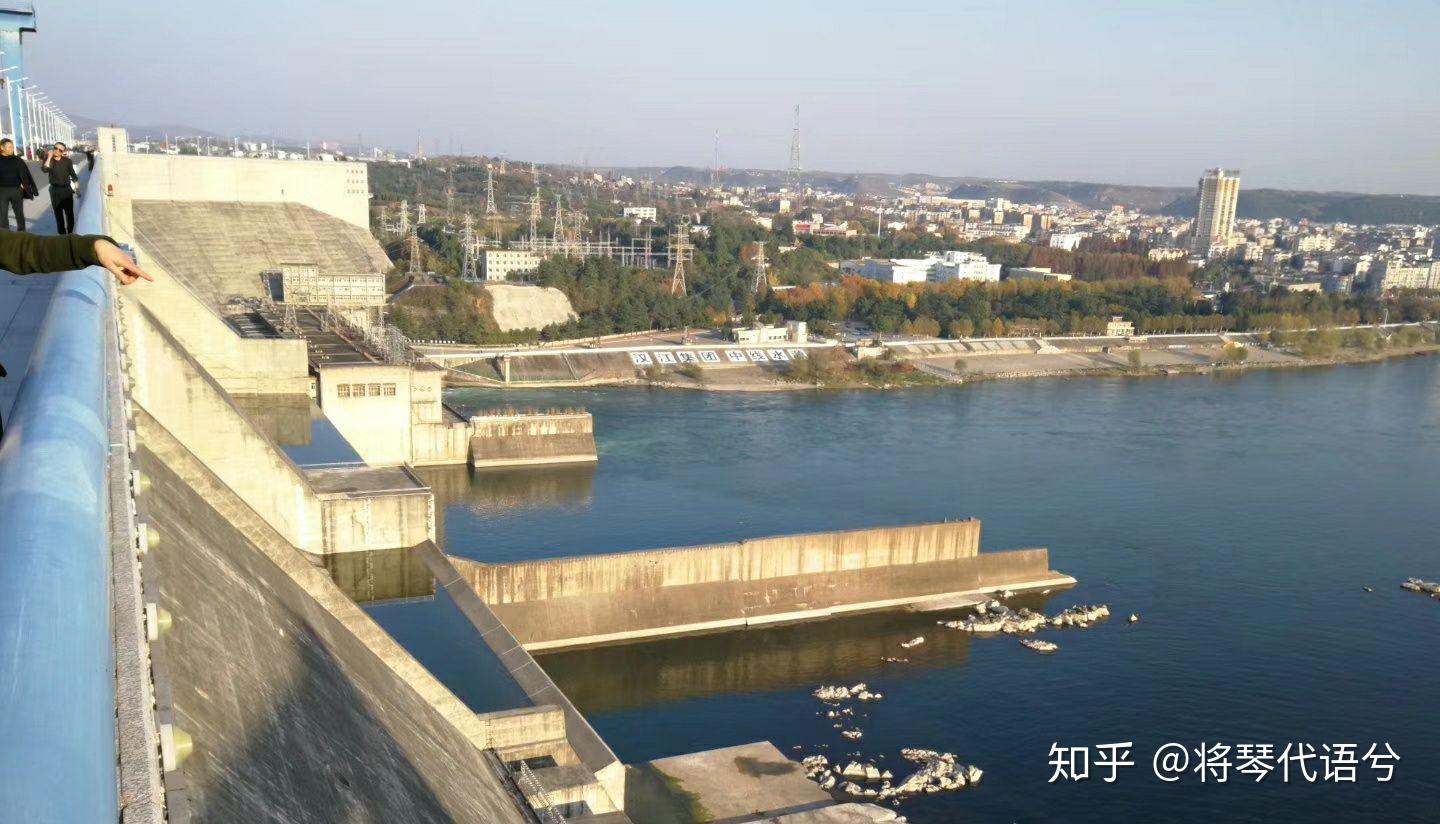 丹江口大坝属于溢流坝还是非溢流坝