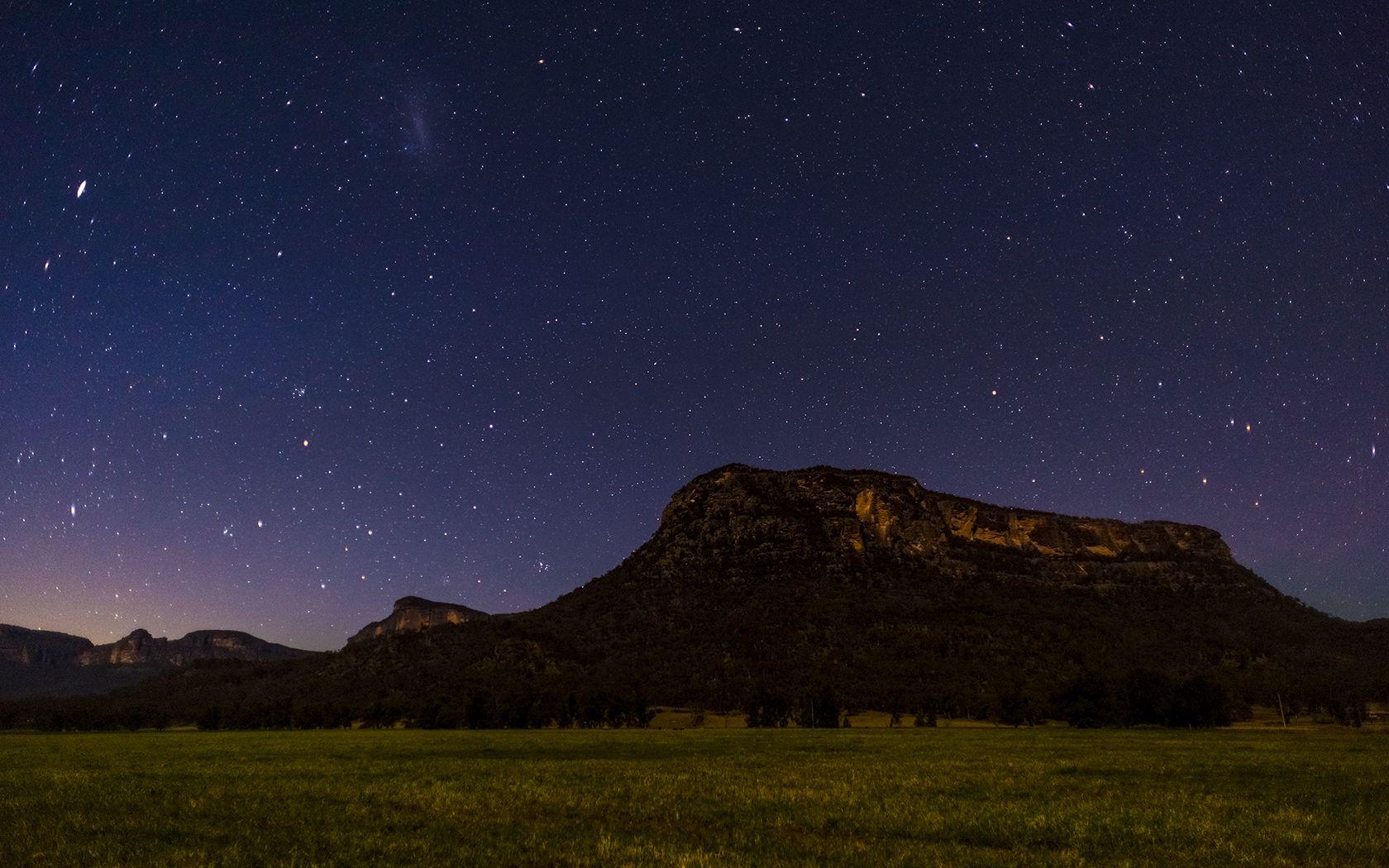 有没有亮度较暗看着不是很刺眼的壁纸
