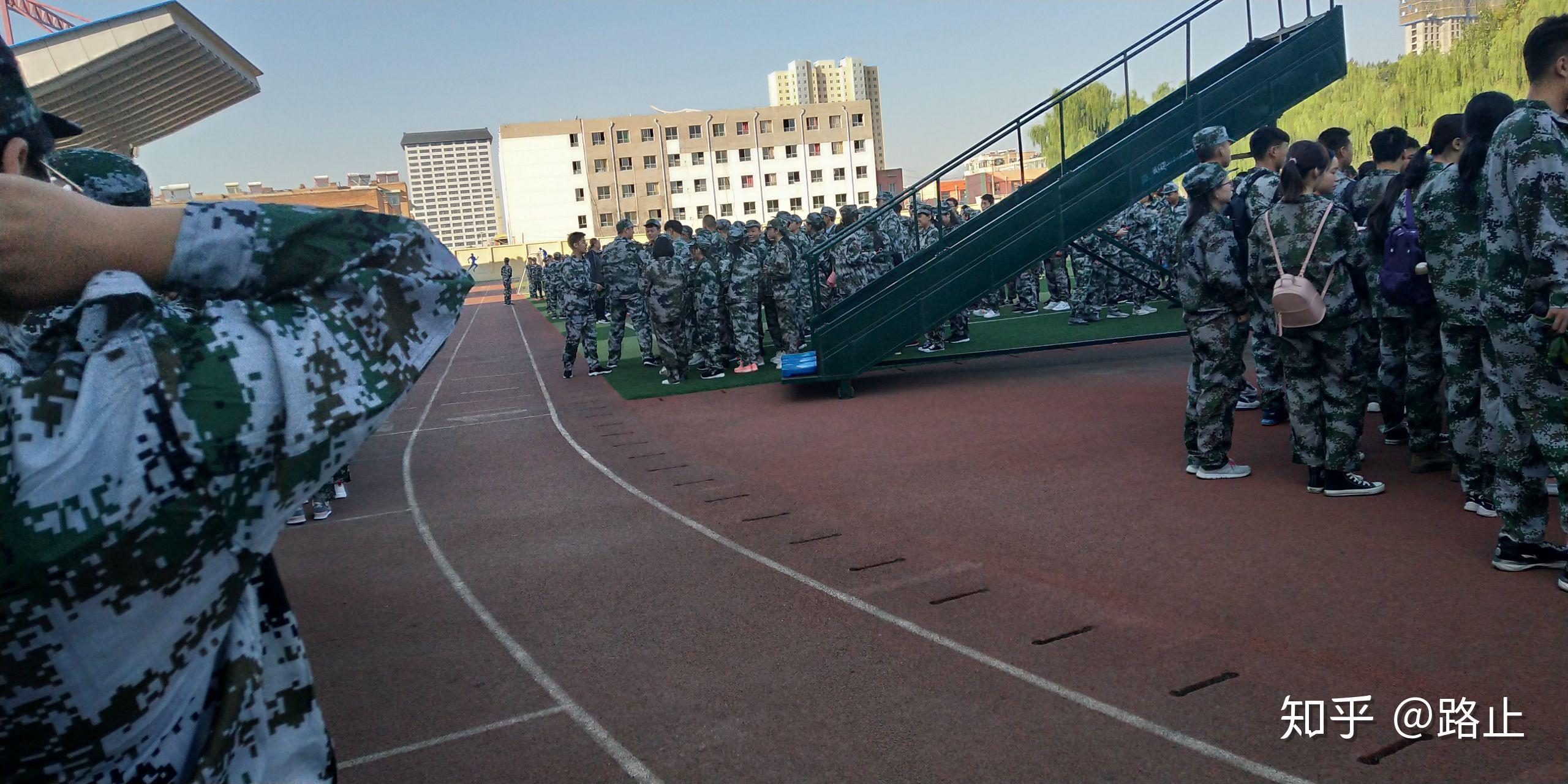 山西医科大学汾阳学院的宿舍条件如何?校区内有哪些生活设施?