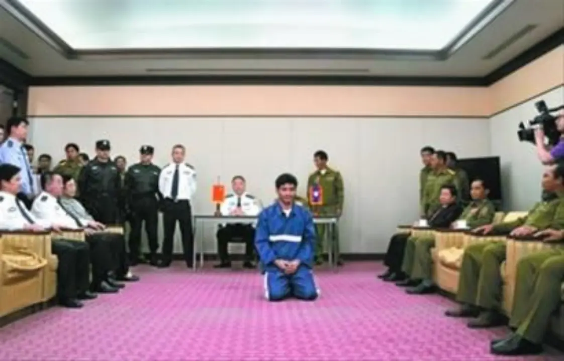 主犯下跪求宽恕