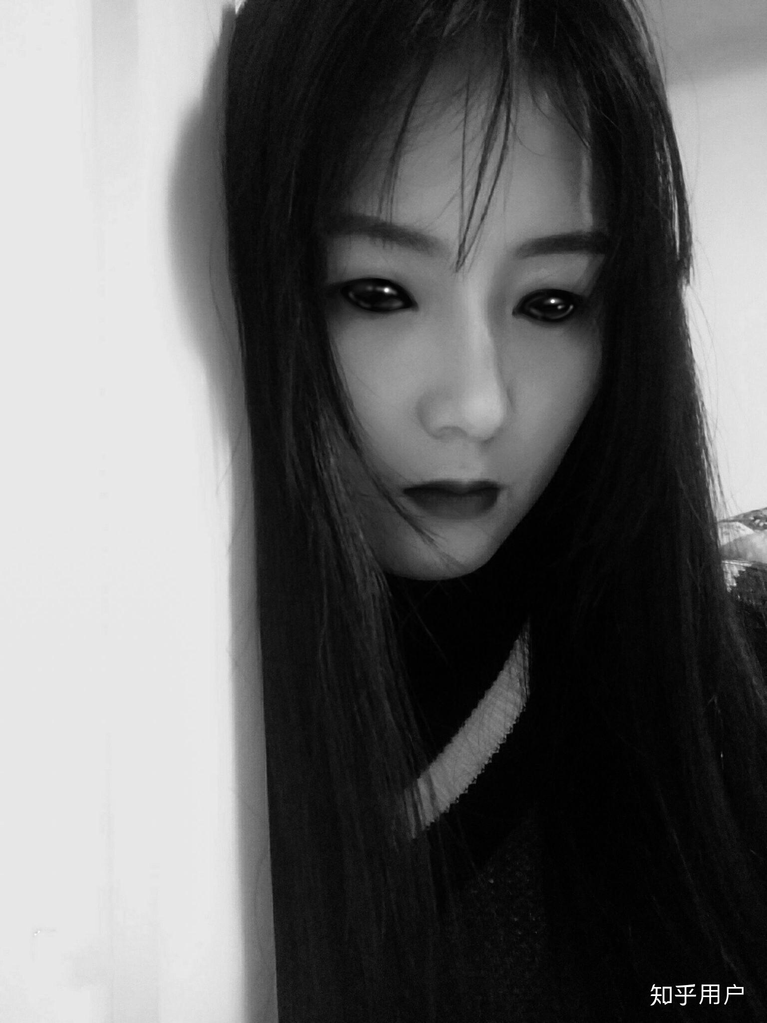 请问这个黑眼睛怎么弄到我照片上面呢?