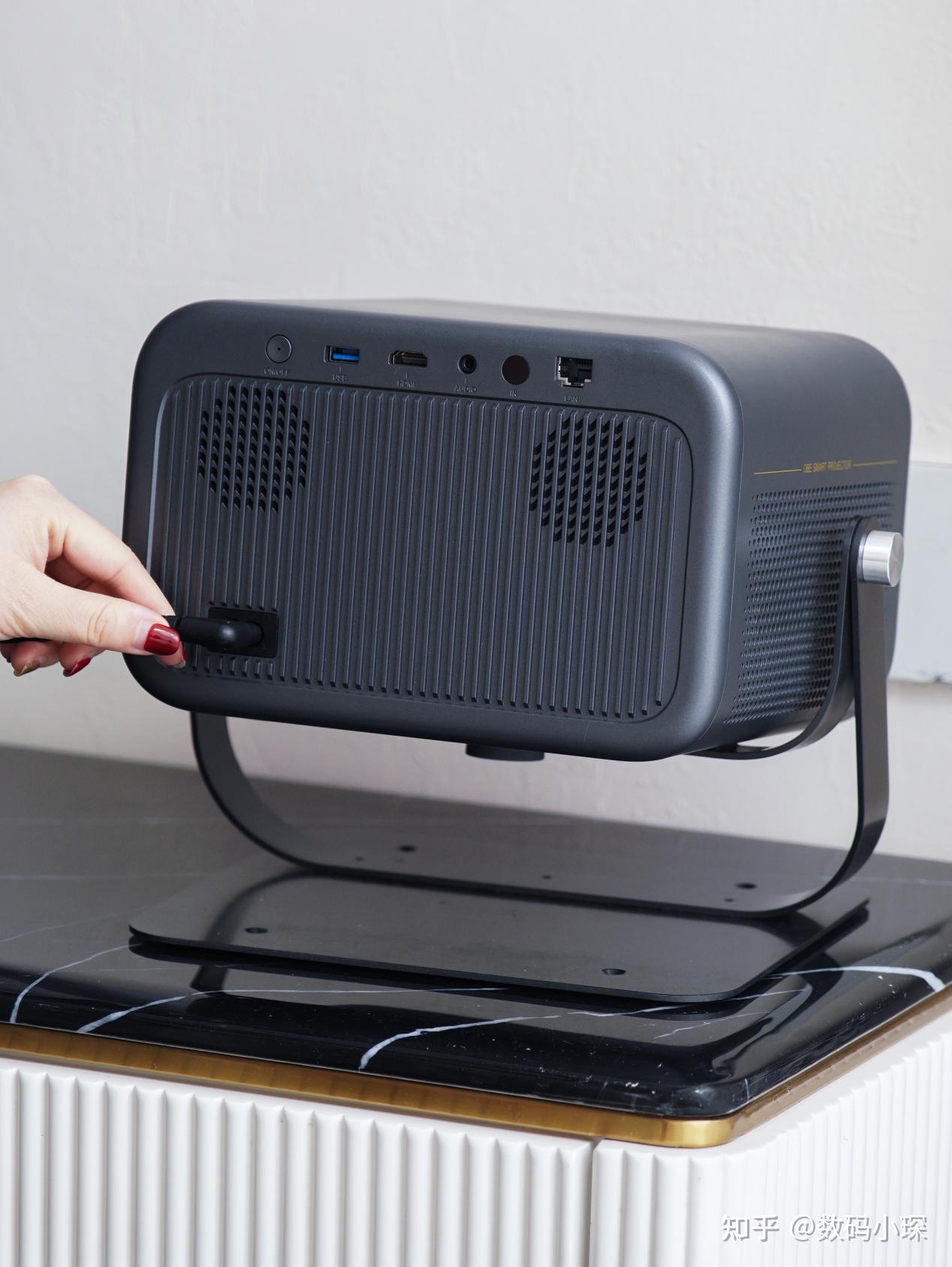 2025年新品千元智能家用投影仪大眼橙c2ultra和极米play6选哪台?