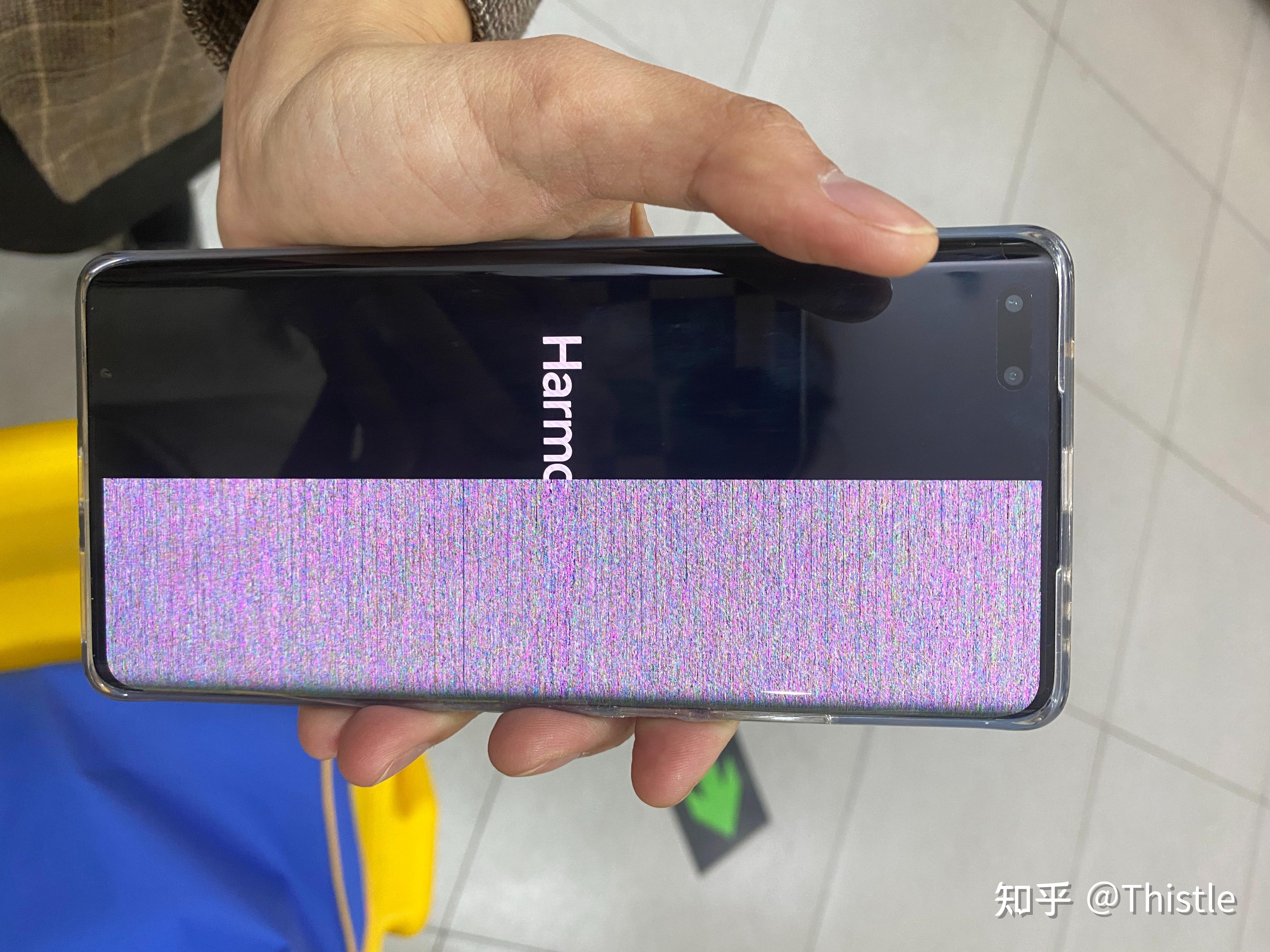 华为手机mate40pro无磕碰出现花屏,绿光闪烁,客服说是静电该如何处理?