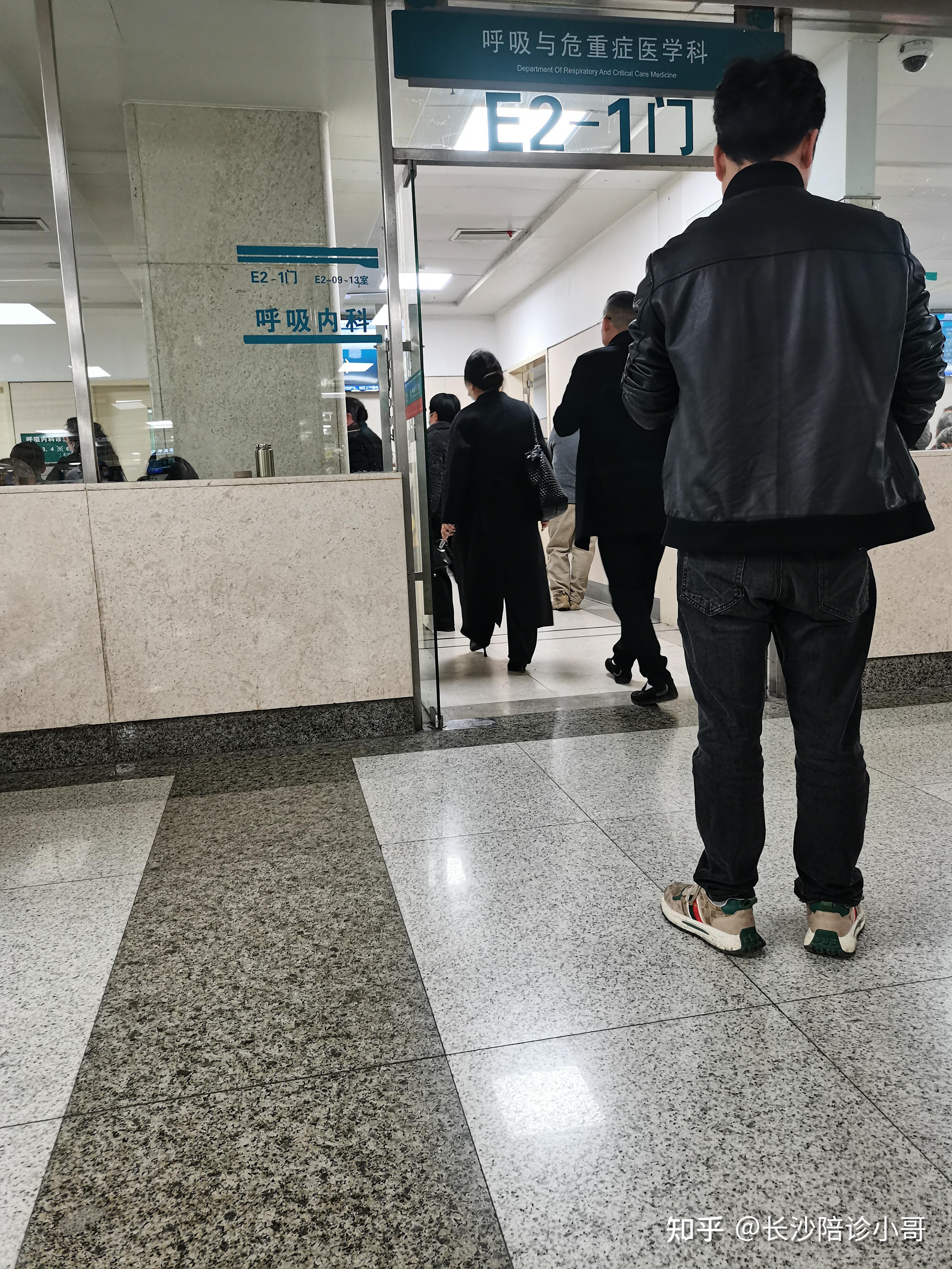 关于二龙路肛肠医院医院跑腿代办全程陪同黄牛排队挂号，收取合理费用的信息