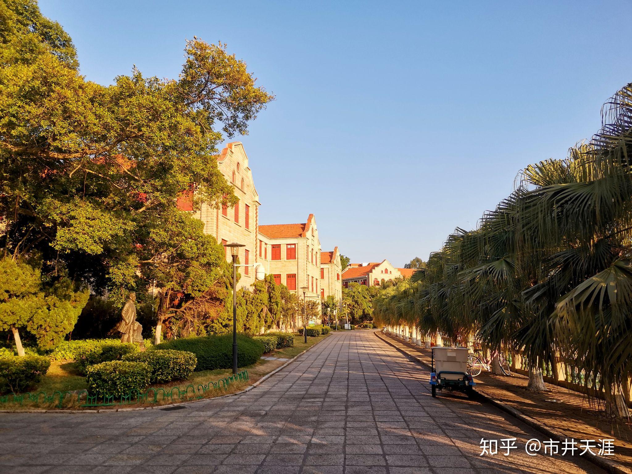 你知道哪些比较美的大学或者在某个比较美的城市的大学