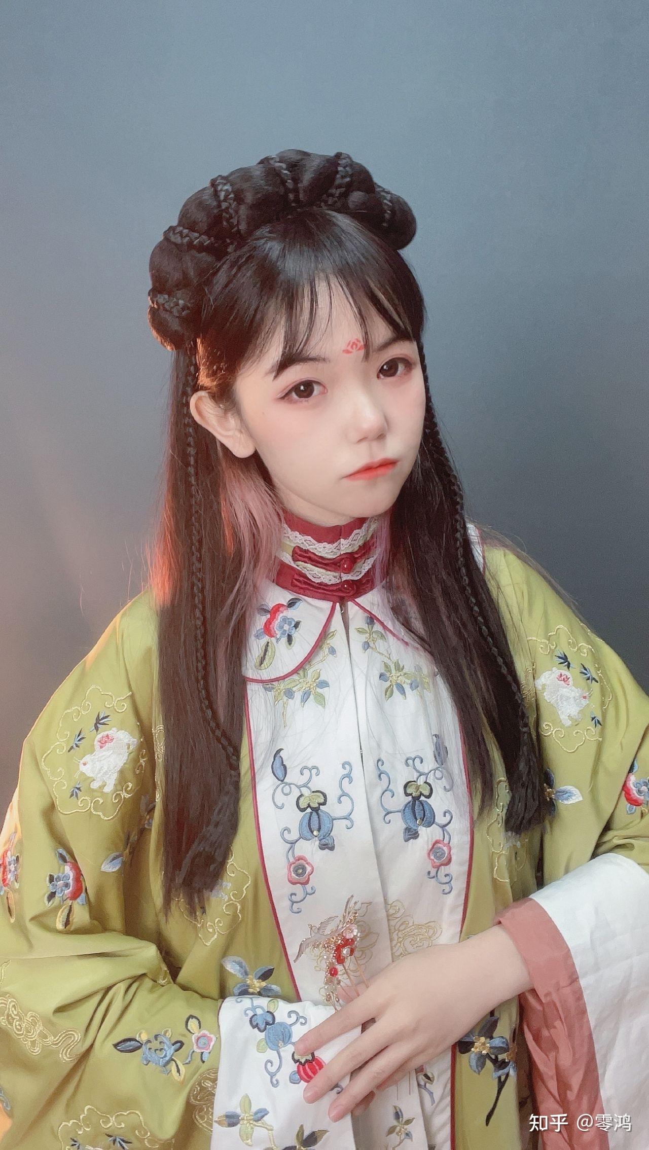 封茗囧菌的线下和微博的照片差别大码吗各位线下见过的可以说一下嘛