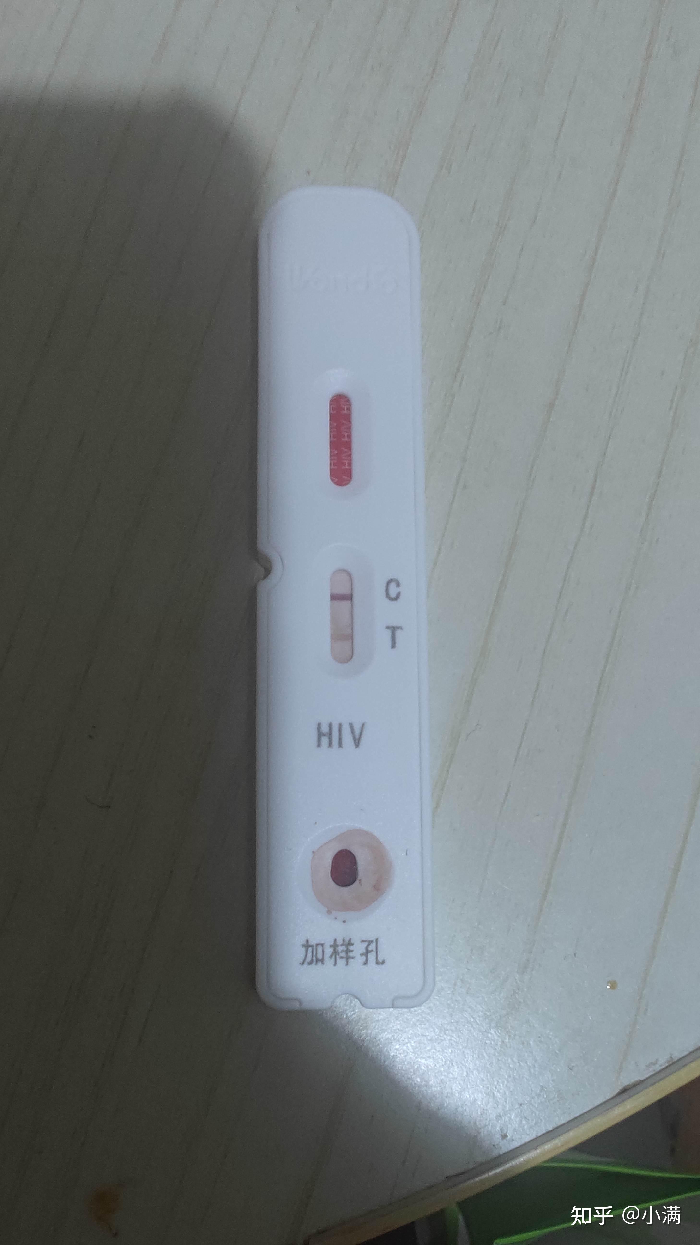 我测了一个hiv试纸,前15分钟是一条线,然后大概一小时之后第二条线