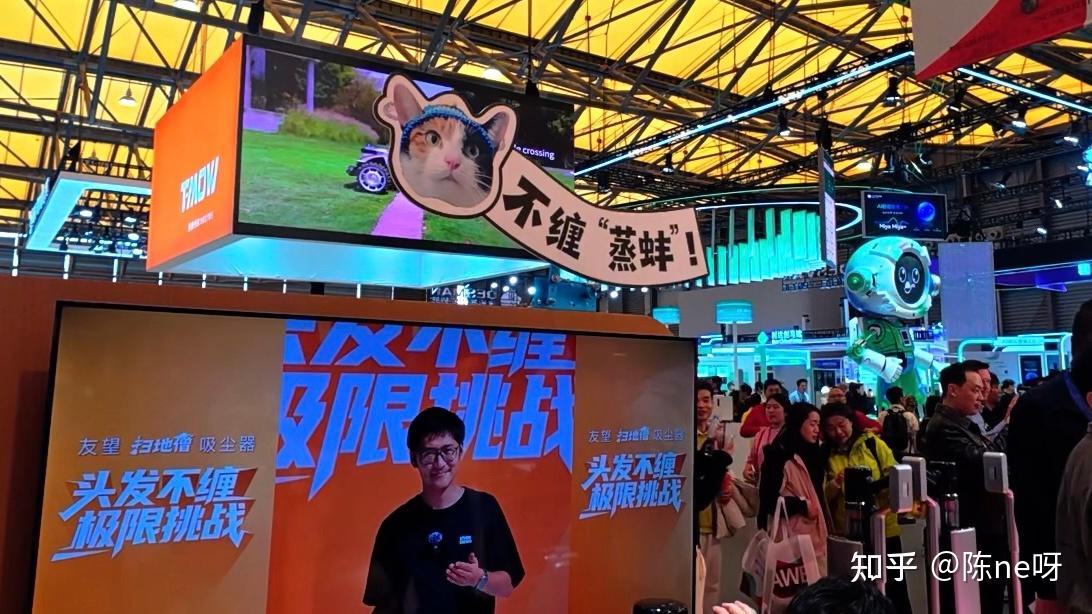 从AWE看洗地机趋势|回归家庭清洁属性,厨房油污、灰尘猫毛、洗地机发臭,有娃家庭地面水渍问题?友望洗地机能否帮你解决?