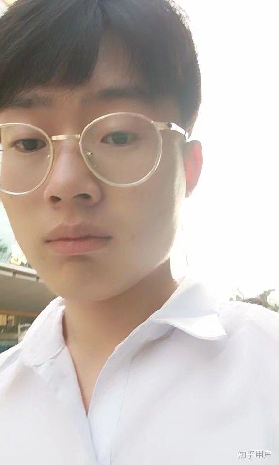 网恋对象一个月了挺喜欢他的昨天他突然发自拍给我觉得他长的丑怎么办