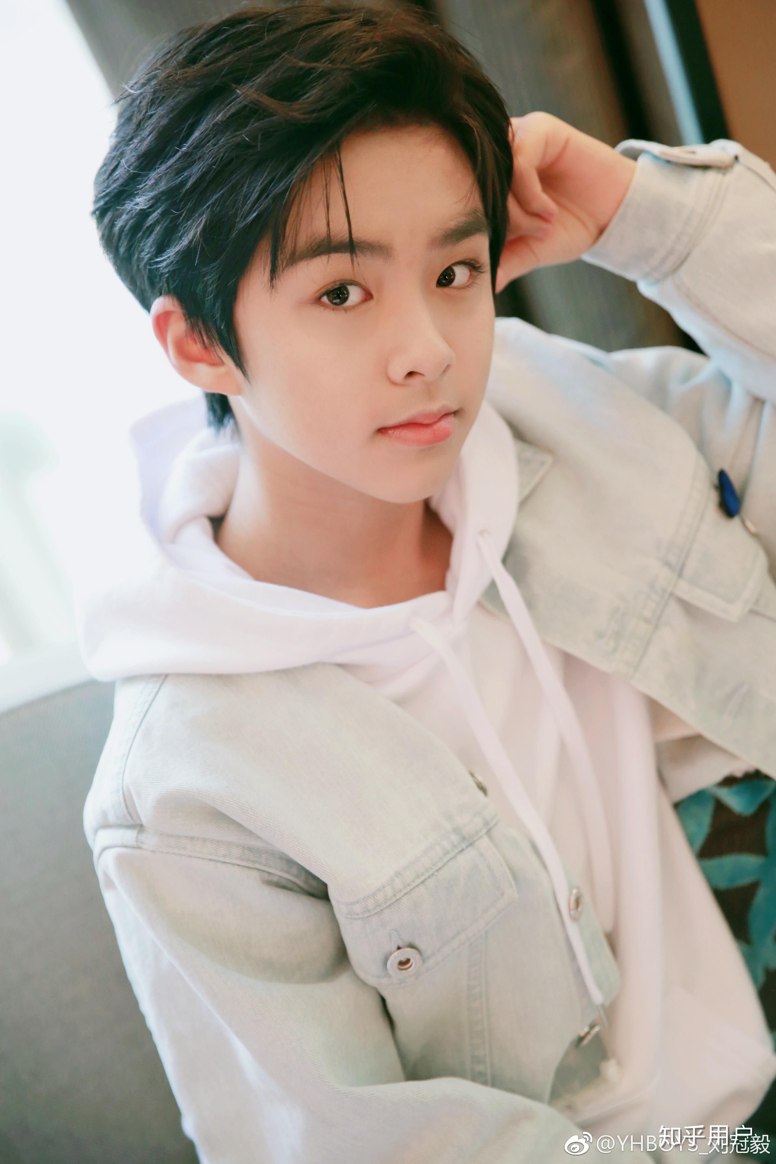 如何评价刘冠毅的颜