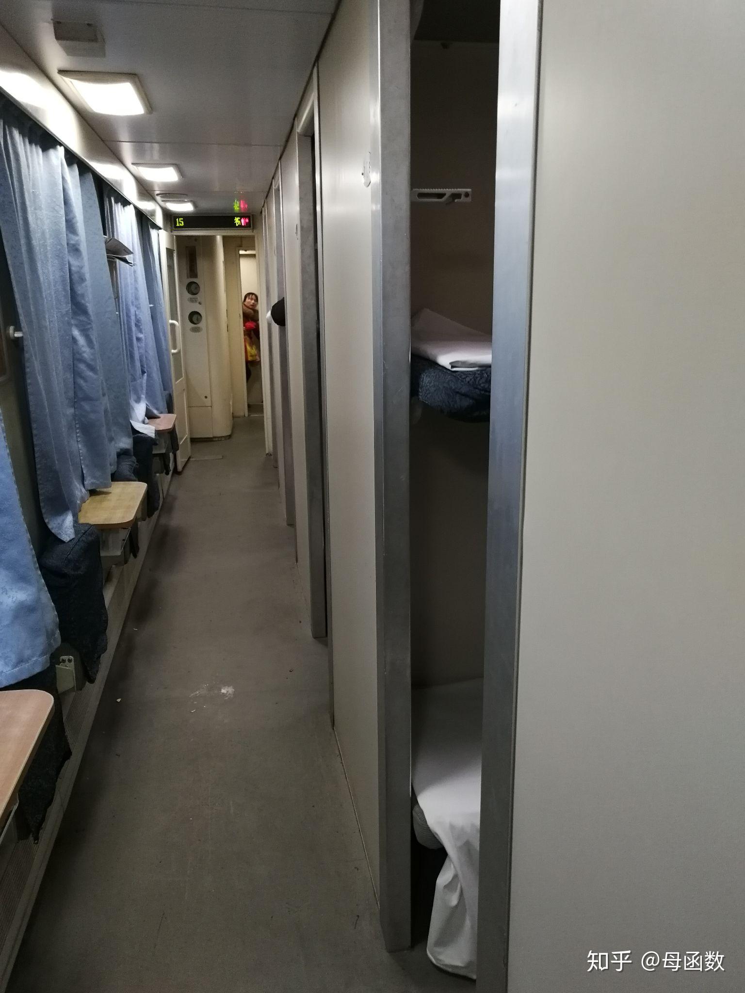 为什么往返广州和上海的z100z99次火车会在三更半夜停靠株洲站