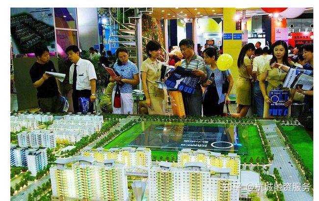 楼市已降温,为何还有人疯狂抢房?售楼人员透露两大缘由 - 知乎