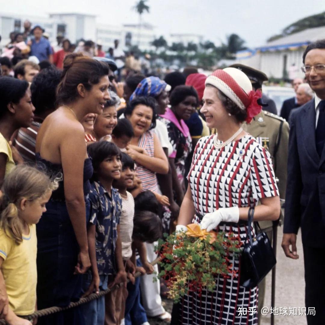 巴巴多斯成为共和国总理授予蕾哈娜民族英雄称号如何看待此事