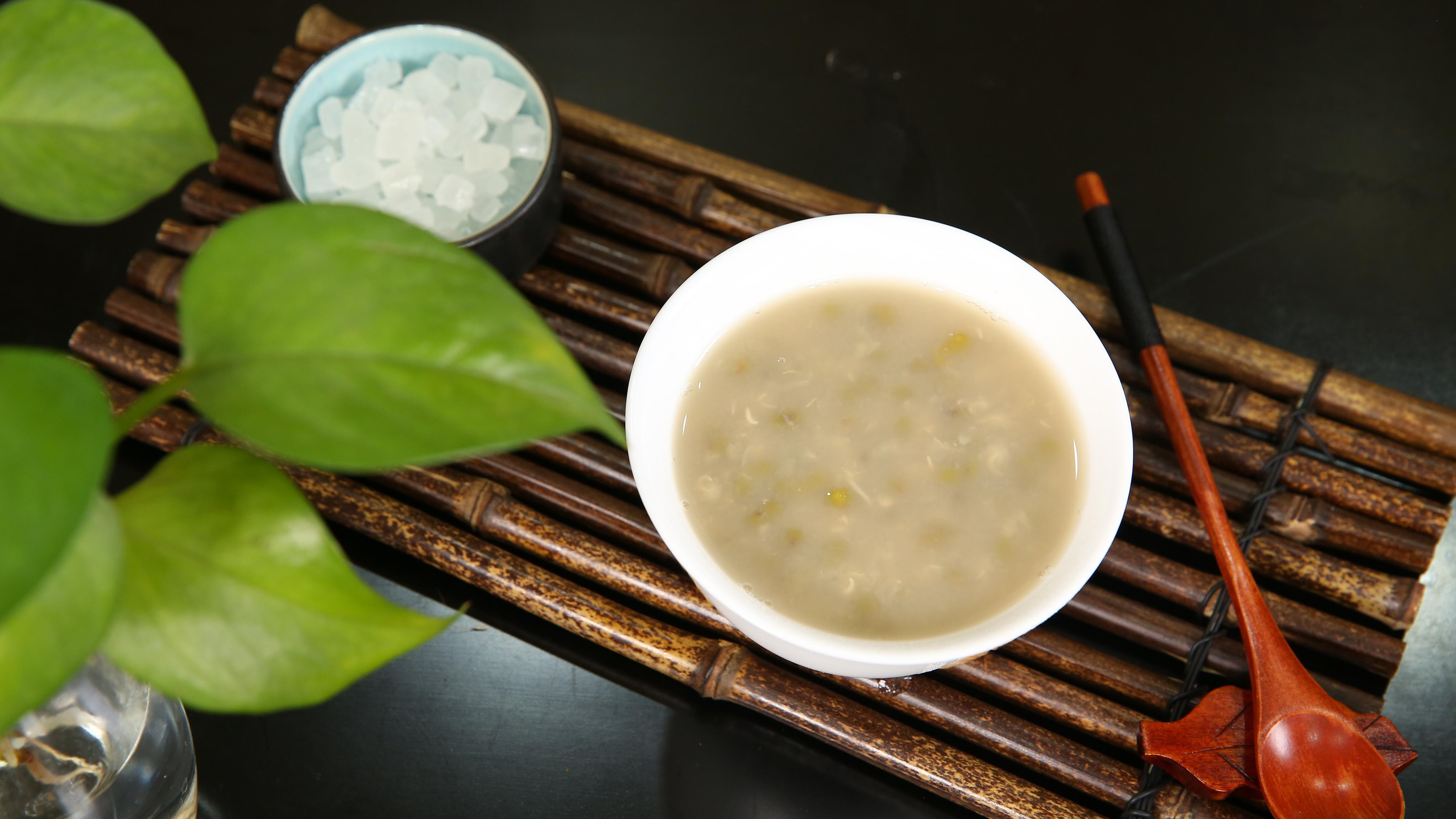 倩倩教做菜丨夏天到了,给自己熬份清热降暑的绿豆汤吧