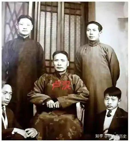 一代抗日名将，一代“云南王”卢汉的祖坟被杂草笼盖，无人祭扫和过问！ - 知乎