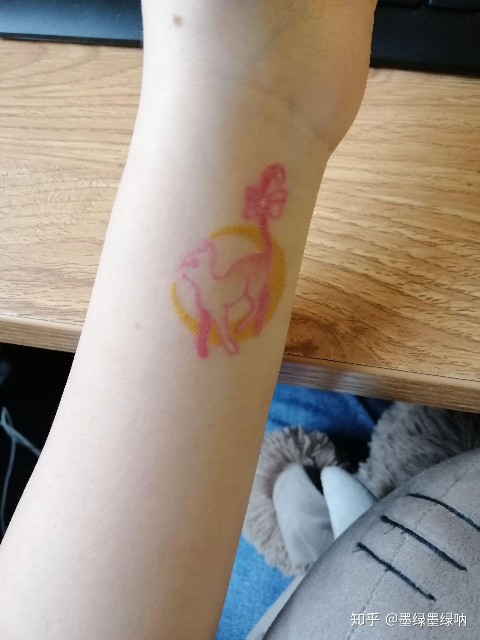 想纹个白色的纹身有纹过白色的纹身的吗有什么缺点吗听说会变黄如图想