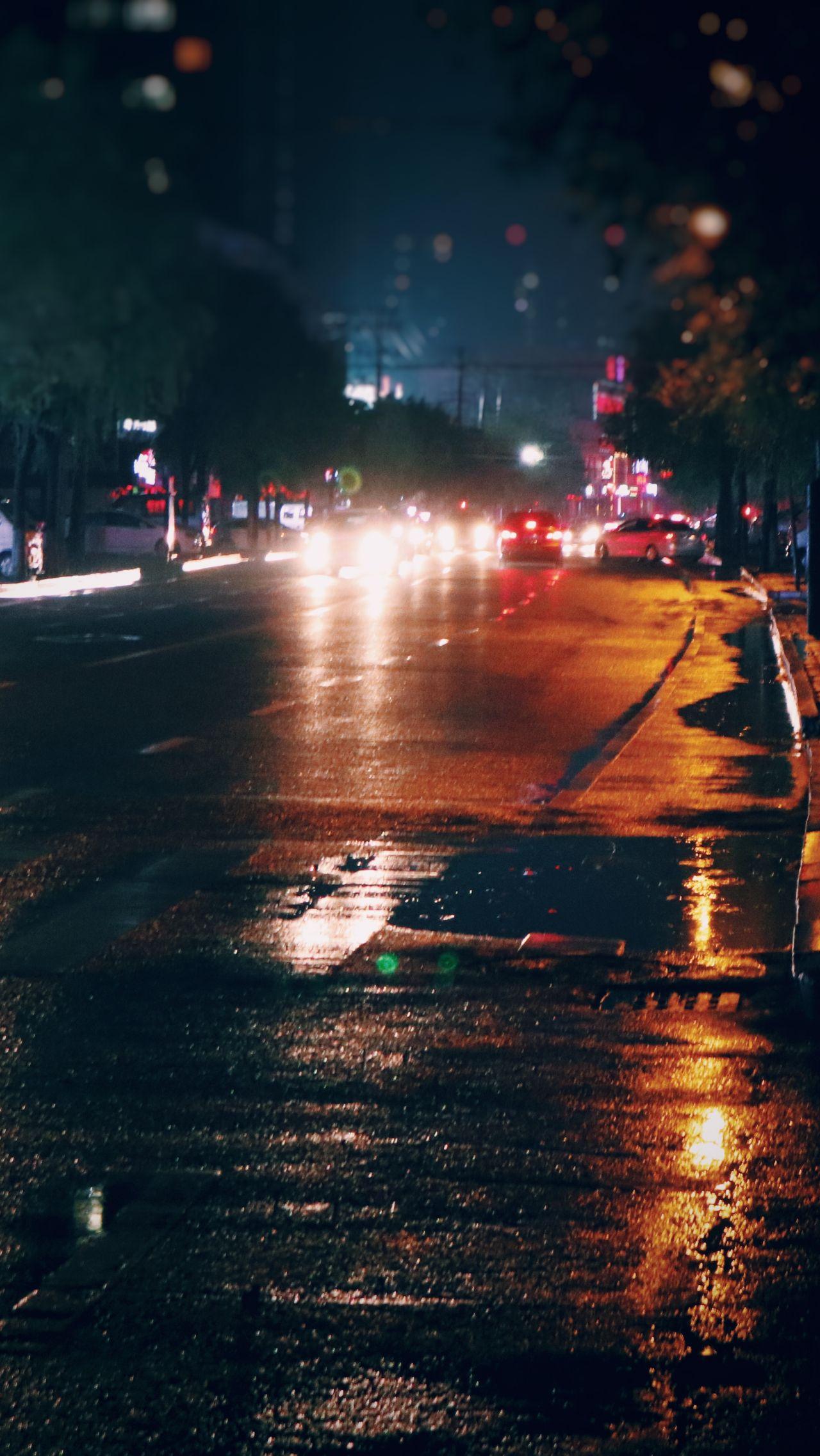 有哪些关于雨天繁华城市的手机壁纸