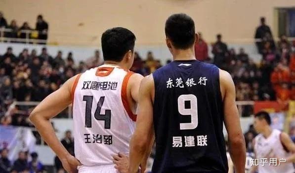 为什么很多人觉得王治郅比易建联更强