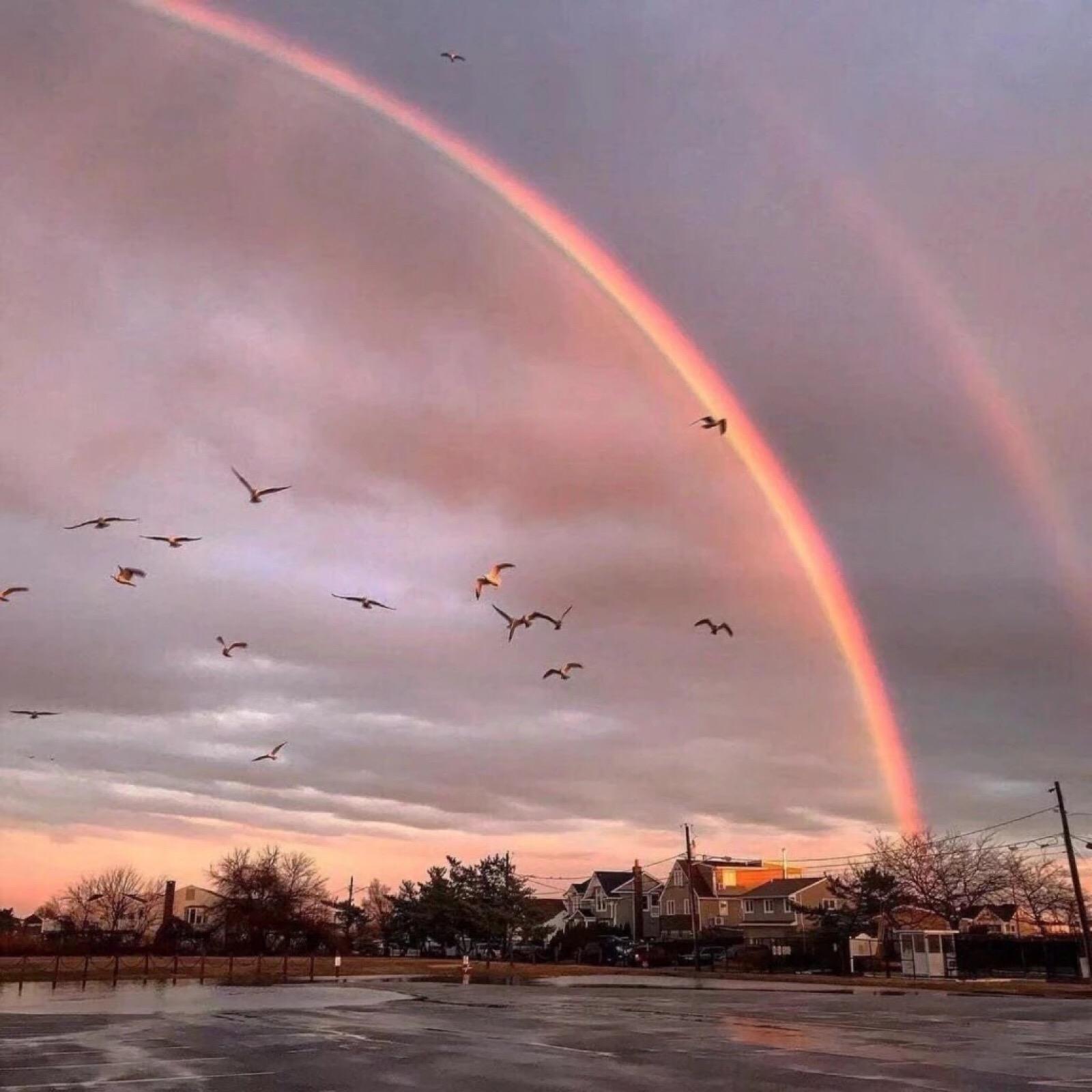 有什么看起来很舒服高级的微信背景图
