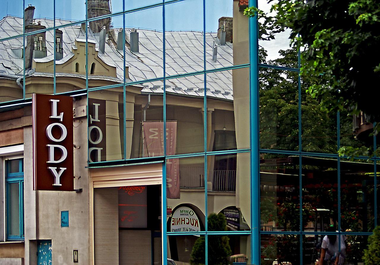 3. 防晒隔热玻璃