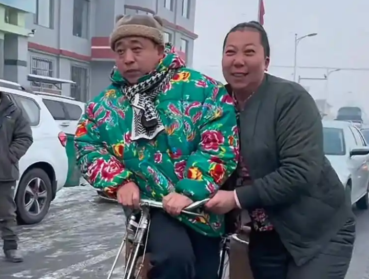 山寨版东北雨姐大火，和山寨老蒯合拍视频，收到举报后平台正式回应 - 知乎