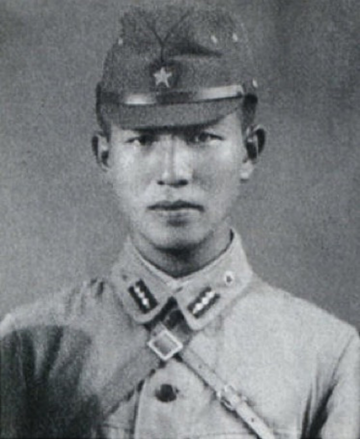 СҰ