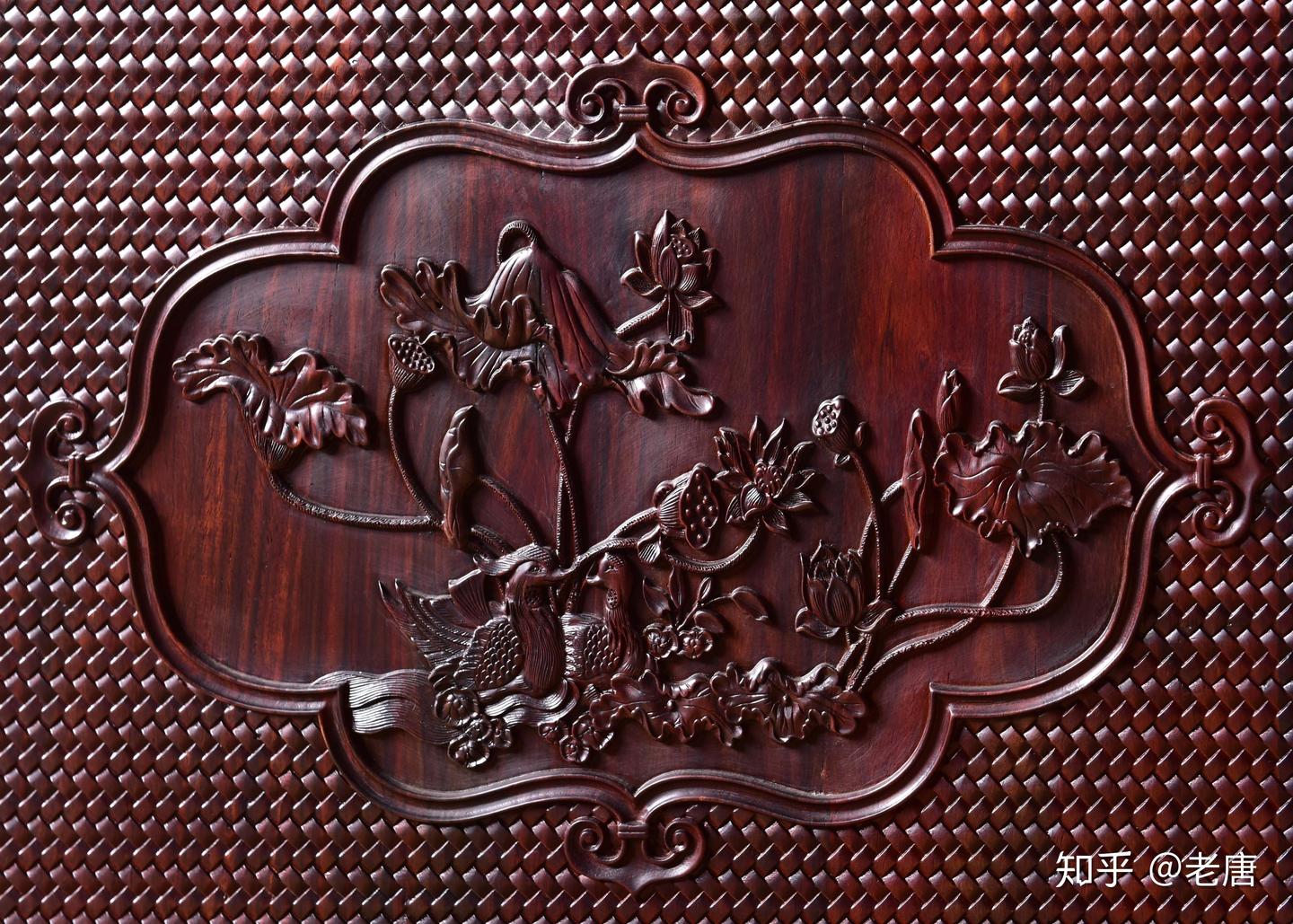 【木】　★ 家具 紅木浮彫如意紋五足小花台 ★　時代物　花卉 彫刻文様　明清家具 黄花梨| 插屏一木对开，山水纹蜿蜒如秘境，鬼眼藏灵韵。一木一