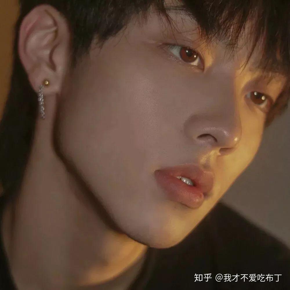 有哪些适合男生用的超级酷的微信头像?