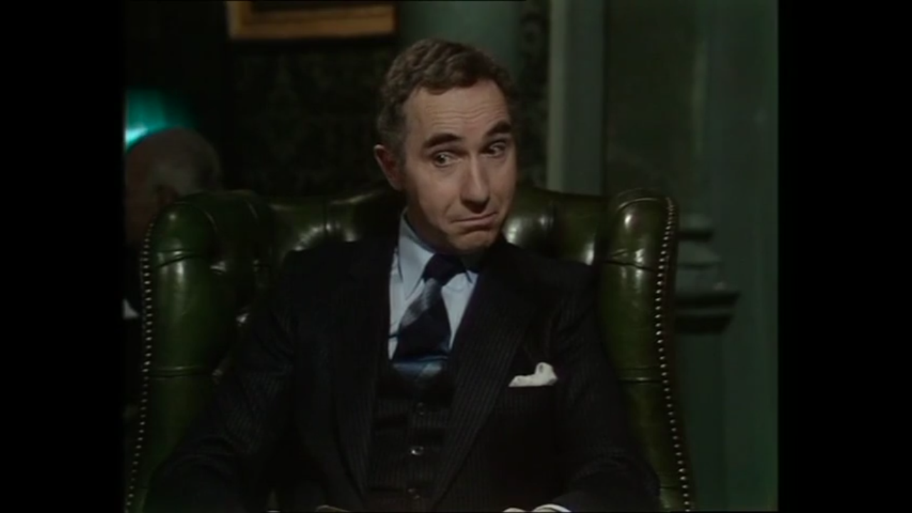 英剧是大臣中为什么汉弗莱爵士的人气会比哈克高