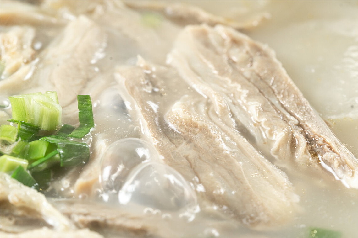 羊肉汤的做法(羊汤怎么熬制才出白汤)